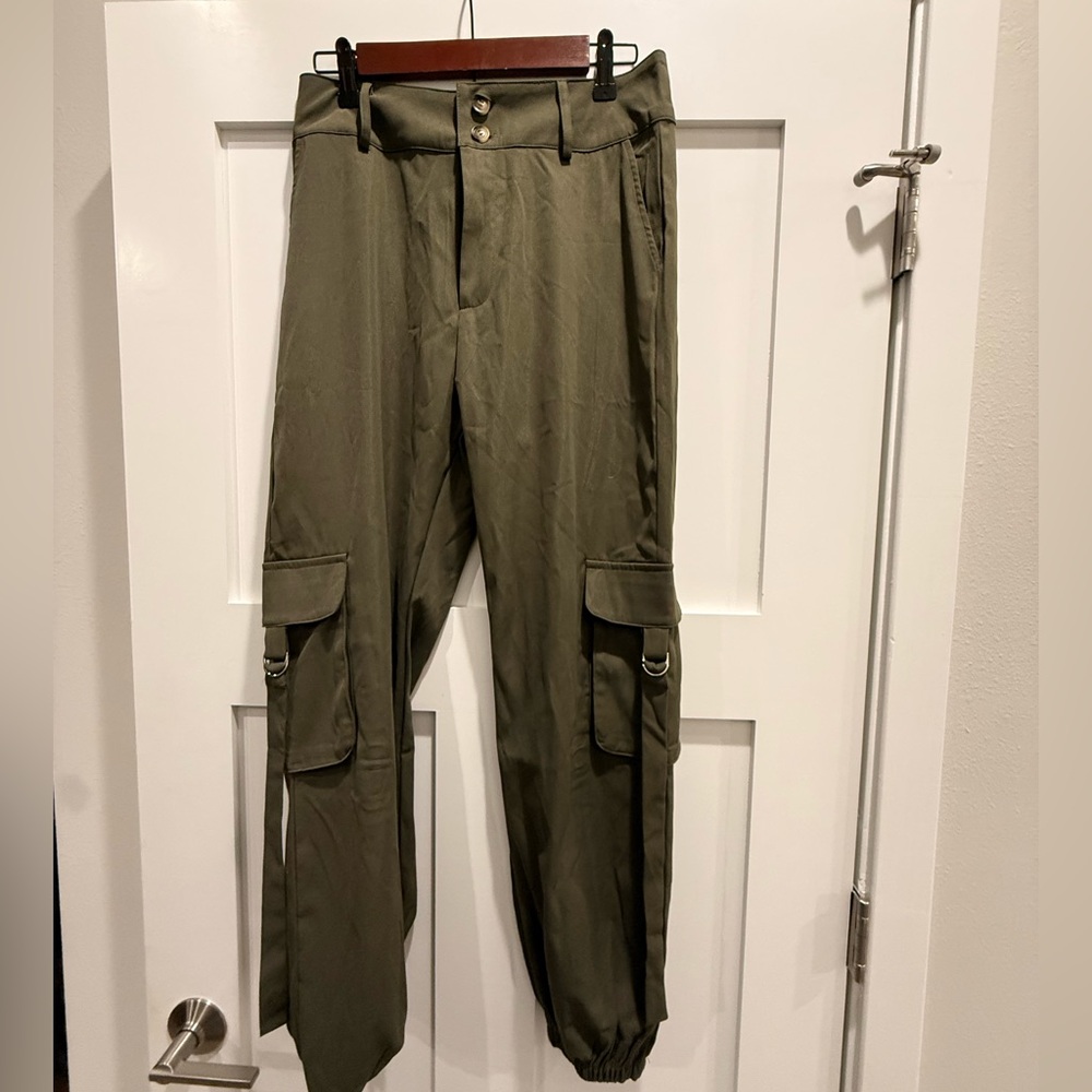 Women’s Olive Cargo Jogger Pants - Casual Utility Style